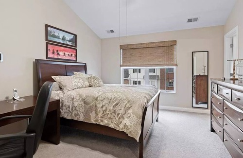Roseland Casa | Comfortable Townhouse - Short Stroll to Notre Dame