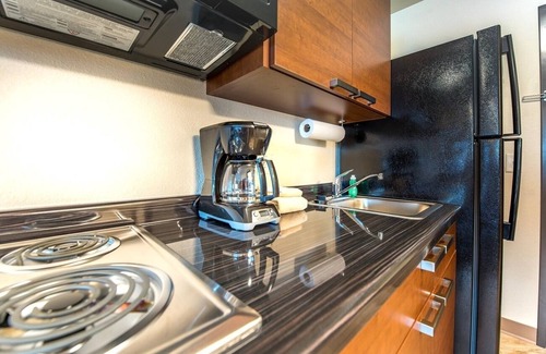 Fargo Hotel | Comfortable Unit w/ In-Room Kitchen Near Scheels Arena