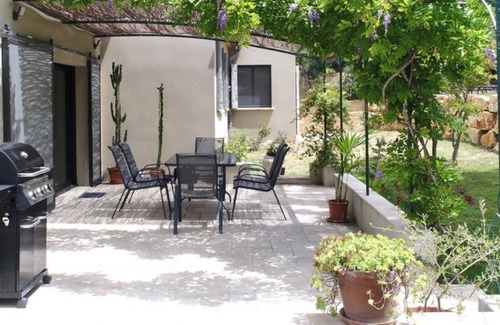 Beaumes-de-Venise Villa | Comfortable villa just a stone's throw from the village