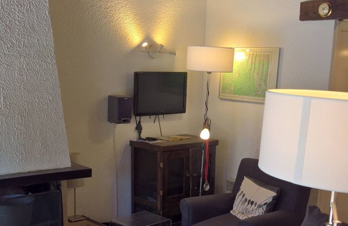 Mejannes-le-Clap Casa | Confortable casa de vacaciones con un gran jardín, ideal para personas altas.