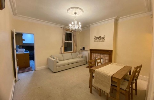 Harborne Casa | Comfortable Victorian Home