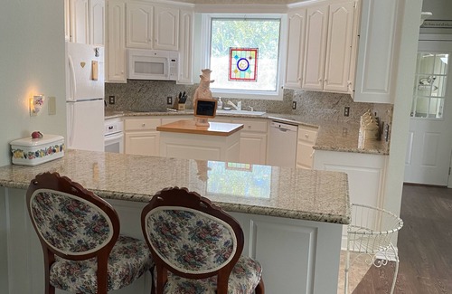 Beaumont Casa | Comfortable Victorian home with yard for outdoor enjoyment in rural Fannett