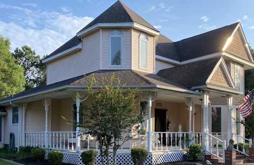 Beaumont Casa | Comfortable Victorian home with yard for outdoor enjoyment in rural Fannett