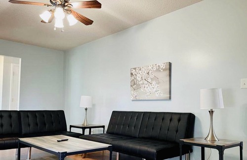 Liberty Casa | Comfortableand beautiful 3 Bdr 2 Bath home