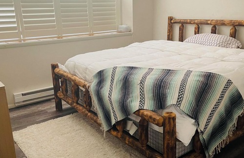 Bloomfield Otro | Comforting farmhouse with 3 bedrooms, farm animals, located by the river