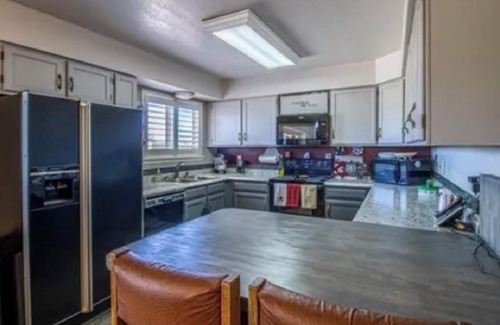 Bloomfield Otro | Comforting farmhouse with 3 bedrooms, farm animals, located by the river