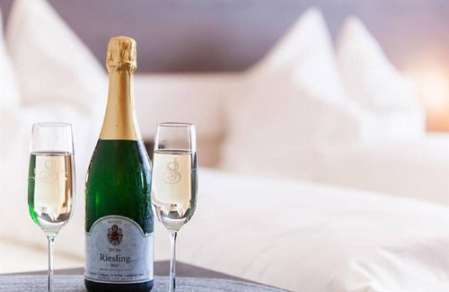 Longuich Cama Y Desayuno | Comfortzimmer Groß - Gästehaus-gasthof "wein im Turm"