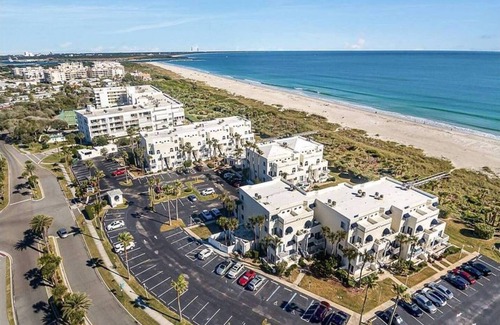 Chandler Park Condominio | Comfy 1 bedroom Patio unit at Royal Mansions