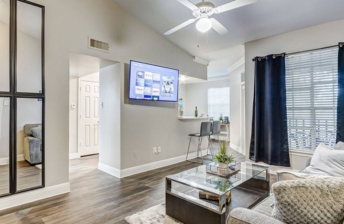 Deco Apartamento | Comfy 1BD King Bed Free Parking Free Coffee