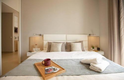 Gemmayzeh Apartamento | Comfy - 1BR Apt W Pool & Gym in Gemmayze