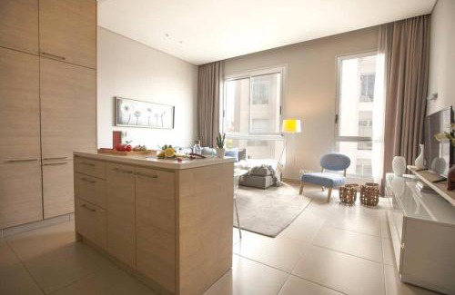 Gemmayzeh Apartamento | Comfy - 1BR Apt W Pool & Gym in Gemmayze