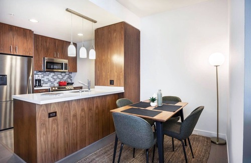 Bunker Hill Apartamento | Comfy 1BR Downtown, w/ Doorman, near Broad Museum by Blueground