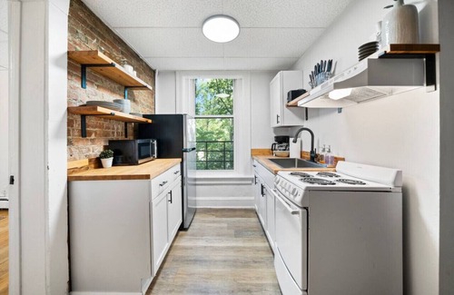 Mount Auburn Apartamento | Comfy 1BR with Parking | Near UC, Zoo, Downtown