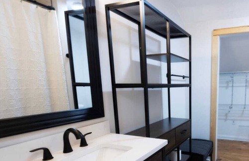 Medina Casa | Comfy 2 Bed and 2 Bath near Industrial Park!