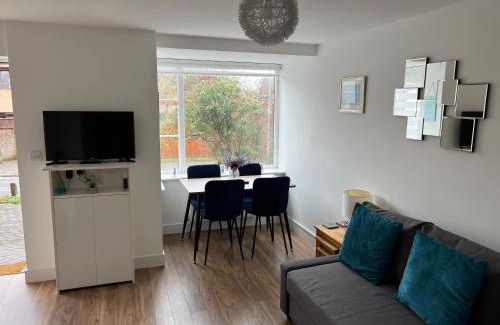 Wareham Casa | Comfy 2 bed house located at Wareham train station