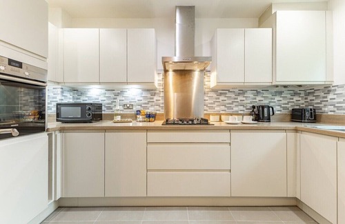 Stanwell Casa | Comfy 2 Bed With Sofa Bed /Heathrow/Surrey/M25