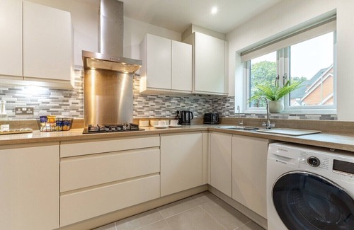 Stanwell Casa | Comfy 2 Bed With Sofa Bed /Heathrow/Surrey/M25