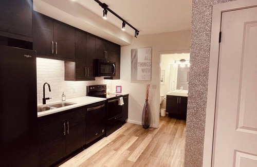 Fort Gary Condominio | Comfy 2 bedroom 1 bath + parking!