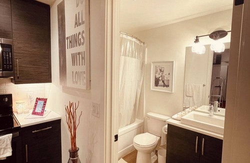 Fort Gary Condominio | Comfy 2 bedroom 1 bath + parking!