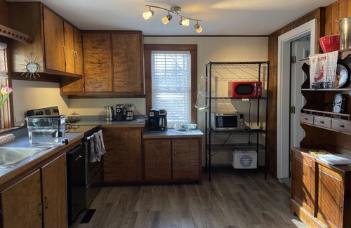 Lamoine Casa | Comfy 2 BR Acadia Homebase - Rural Coastal Home Fast WIFI, 30 Min to Bar Harbor