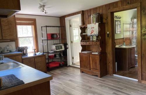 Lamoine Casa | Comfy 2 BR Acadia Homebase - Rural Coastal Home Fast WIFI, 30 Min to Bar Harbor