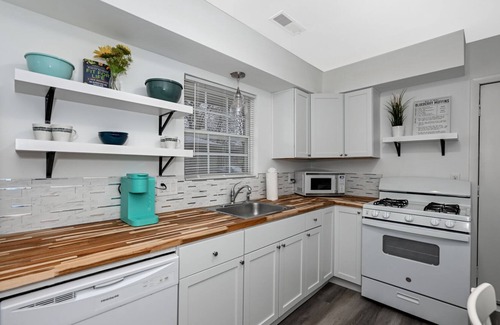 Cuyahoga Falls Apartamento | Comfy 2bd Perfect for Travel Professionals!