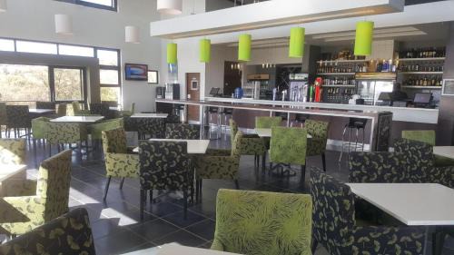 Greater Johannesburg Metropolitan Area Apartamento | Comfy 2bed 2bath in a Secure golf estate WIFI