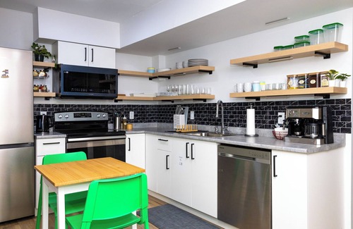 Leduc Casa | Comfy 2BR Guest Suite in Leduc 12 Mins to YEG Airport