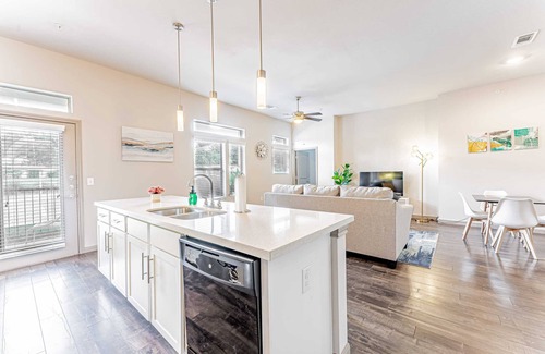 Pleasant Valley Apartamento | Comfy 2BR king suite, fast WiFi, 8 min to Downtown