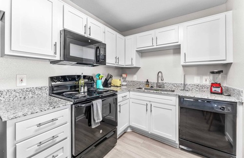 Pleasant Valley Apartamento | Comfy 2BR King Suite w Gym&Pool close to DT