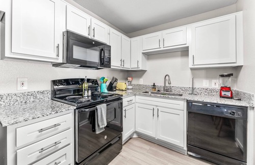 Pleasant Valley Apartamento | Comfy 2BR King Suite w Gym Pool Close to DT