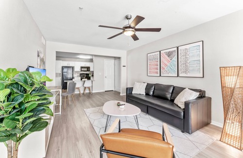 Pleasant Valley Apartamento | Comfy 2BR King Suite w Gym Pool Close to DT