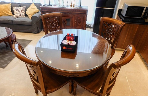 Pancoran Apartamento | Comfy 2BR L'Avenue Apartment