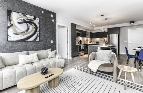 Crystal City Apartamento | Comfy 2BR Oasis with Scenic Rooftop & Gym
