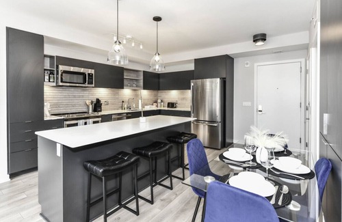 Crystal City Apartamento | Comfy 2BR Oasis with Scenic Rooftop & Gym