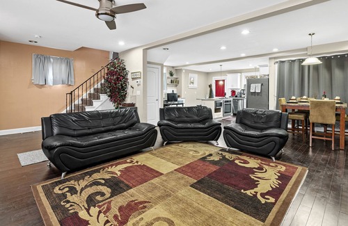 Westgate Casa | Comfy 3 Bedroom Home w/ Balcony—Westgate