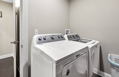 Westgate Casa | Comfy 3 Bedroom Home w/ Balcony—Westgate