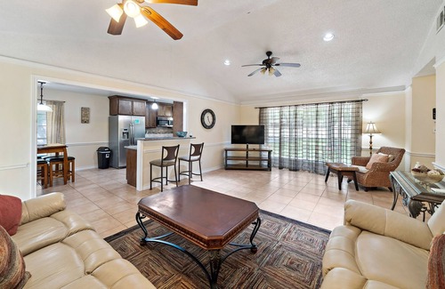Aldine Casa | Comfy 3 beds/ 12 min DWNTN & IAH, Pet friendly, Fast WIFI, ECHO