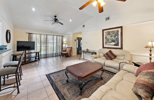 Aldine Casa | Comfy 3 beds/ 12 min DWNTN & IAH, Pet friendly, Fast WIFI, ECHO