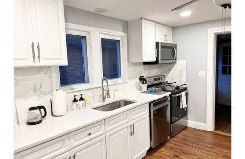 Bristol Casa | Comfy 4-Bedroom Home with King Bed-Free Parking