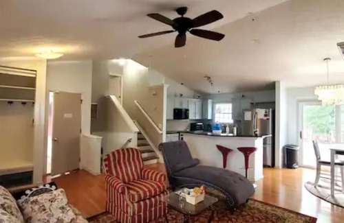 Westerville Casa | Comfy 4 BR Home in Westerville w\ Movie rm, Fenced yard, Large Deck w\ BBQ Grill