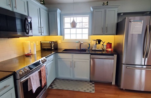 Westerville Casa | Comfy 4 BR Home in Westerville w\ Movie rm, Fenced yard, Large Deck w\ BBQ Grill