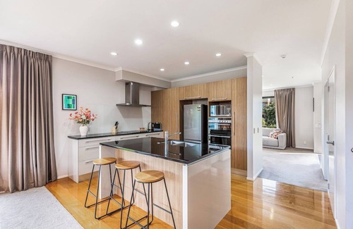 Greenlane - Ellerslie Casa | Comfy 4BR Stonefields Home w/ Mt. Wellington Views