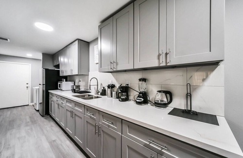 Foster Place Casa | Comfy 5BR Home with Hot Tub, 10min from NGR Stadium