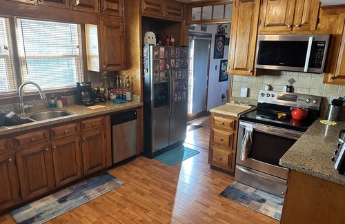 Southeast Raleigh Casa | Comfy 80's Cool House Near Downtown & Walnut Creek