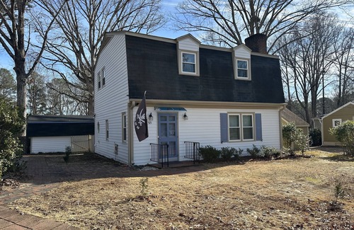 Southeast Raleigh Casa | Comfy 80's Cool House Near Downtown & Walnut Creek