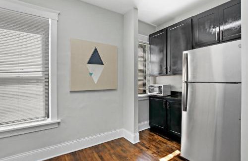 East Albany Park Apartamento | Comfy and Chic 2BR Apt close to Shops - Sunnyside 2F