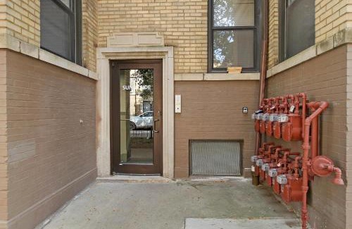 East Albany Park Apartamento | Comfy and Chic 2BR Apt close to Shops - Sunnyside 2F