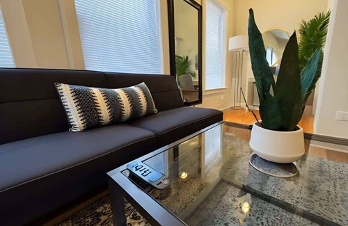 Chicago Apartamento | Comfy and Chic Apt in Chicago