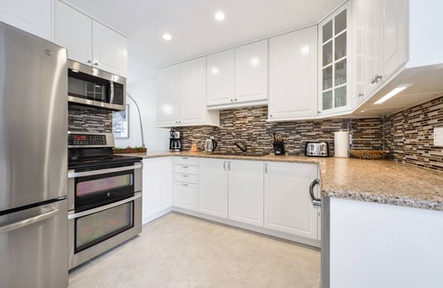 West Edmonton Casa | ⭐️Comfy and Classic 5 bedroom Home⭐️ King Bed🛏 Pool Table🎱3 Min from WEM🛍🎉❤️